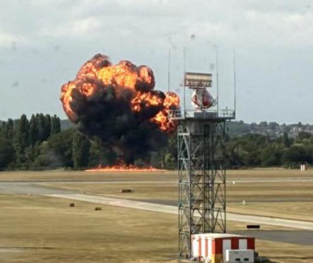 Londër, rrëzohet avioni pas ngritjes