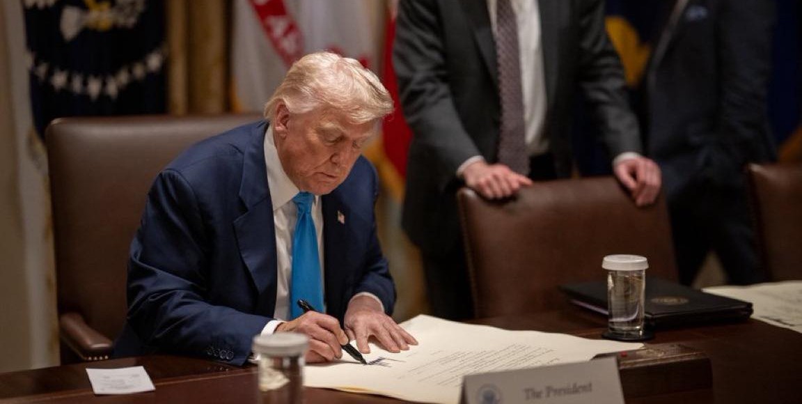 Trump firmos ligjin, gati rihapja e qeverisë