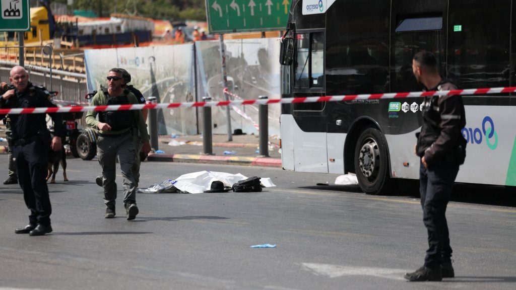 Pesë të vrarë në një sulm me armë zjarri në Jeruzalem