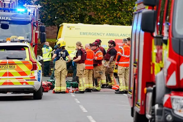 Katër të plagosur në një sulm jashtë një sinagoge në Mançester