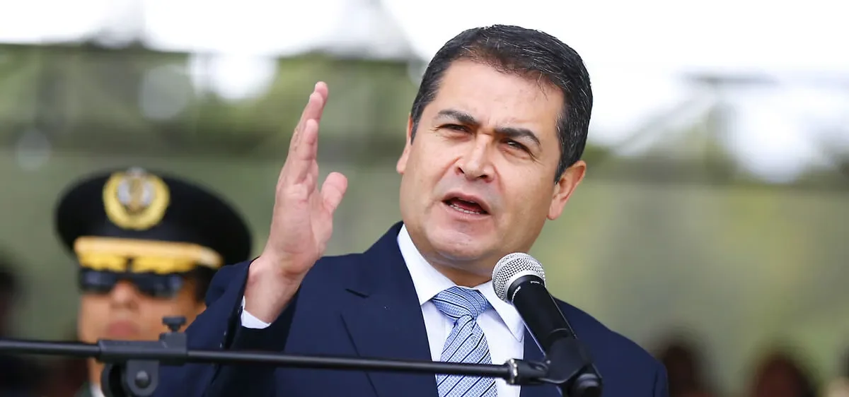 Trump premton faljen e ish-presidentit të Hondurasit