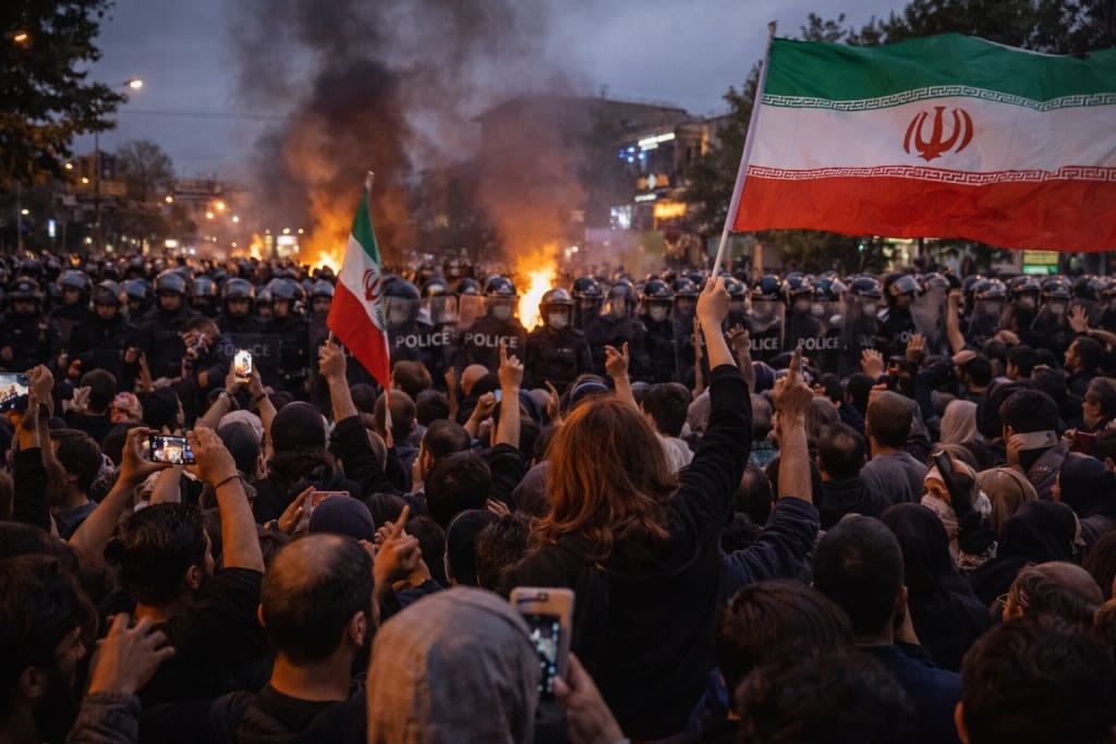 Studentët rifillojnë protestat antiqeveritare, sfidojnë regjimin në Iran
