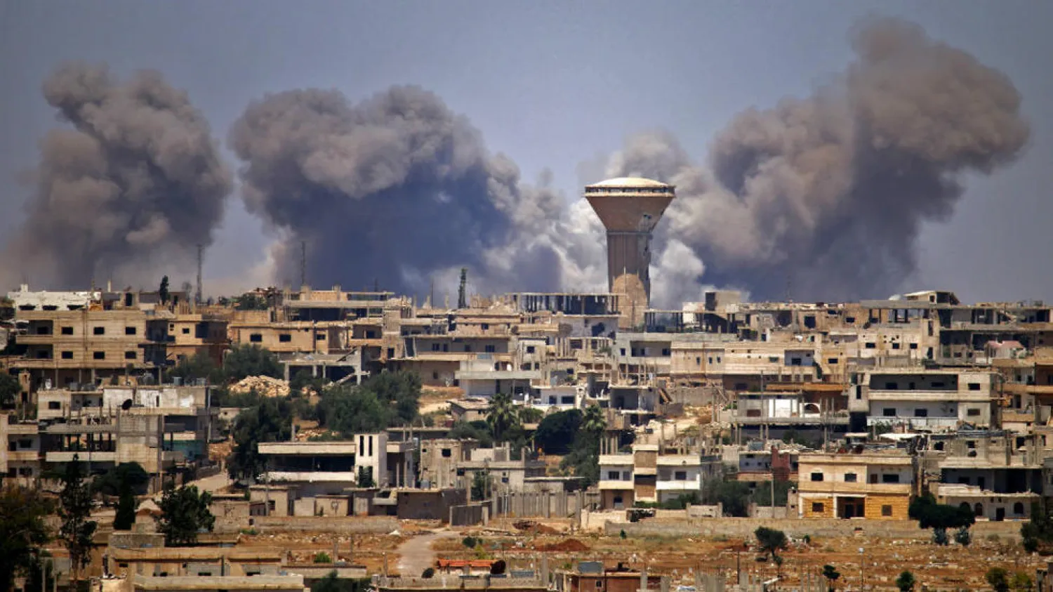 Siria, gjykim publik për kushëririn e Asadit për krime kundër civilëve