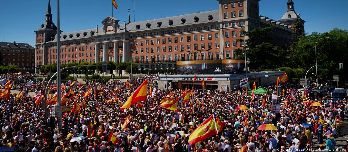 Protesta masive në Madrid, kërkohet dorëheqja e kryeministrit